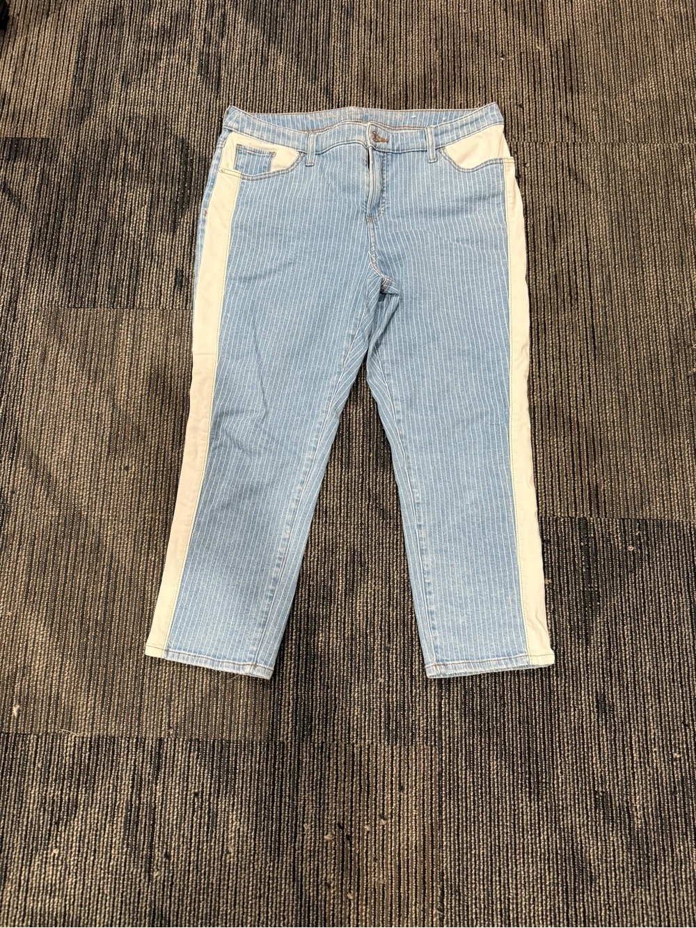 Chico's Light Blue Pinstripe Jeans with Cream Side Panels- cropped